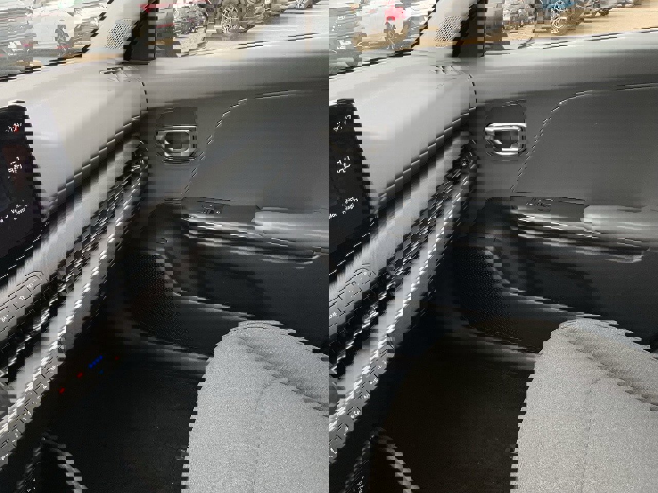 Used 2025 Kia K4 LXS image 34