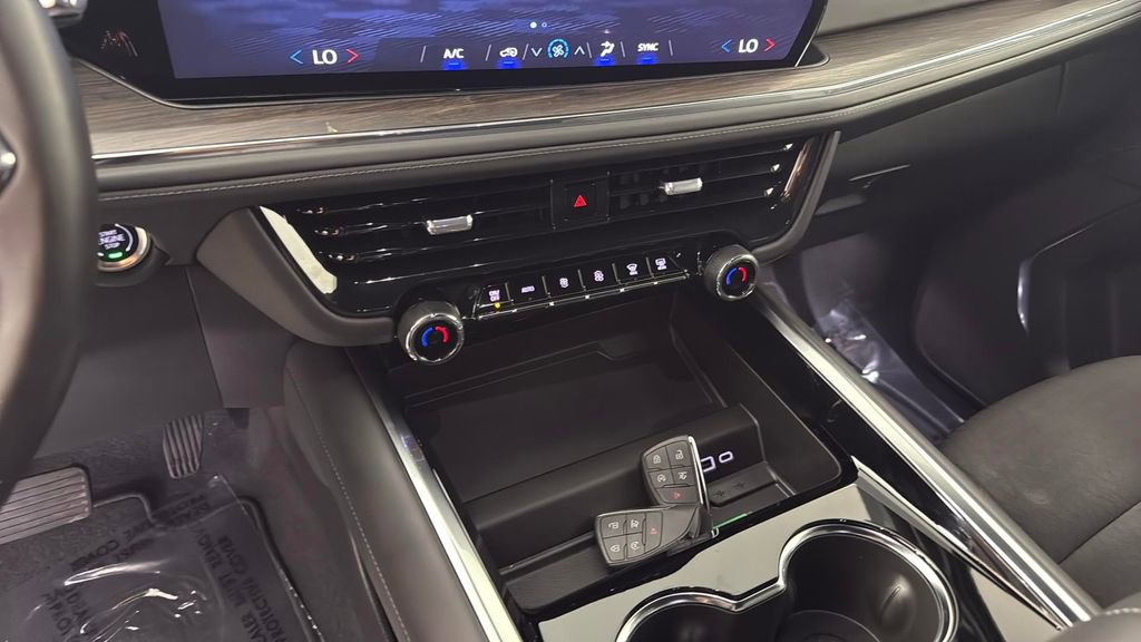 Used 2025 Chevrolet Suburban LS image 23