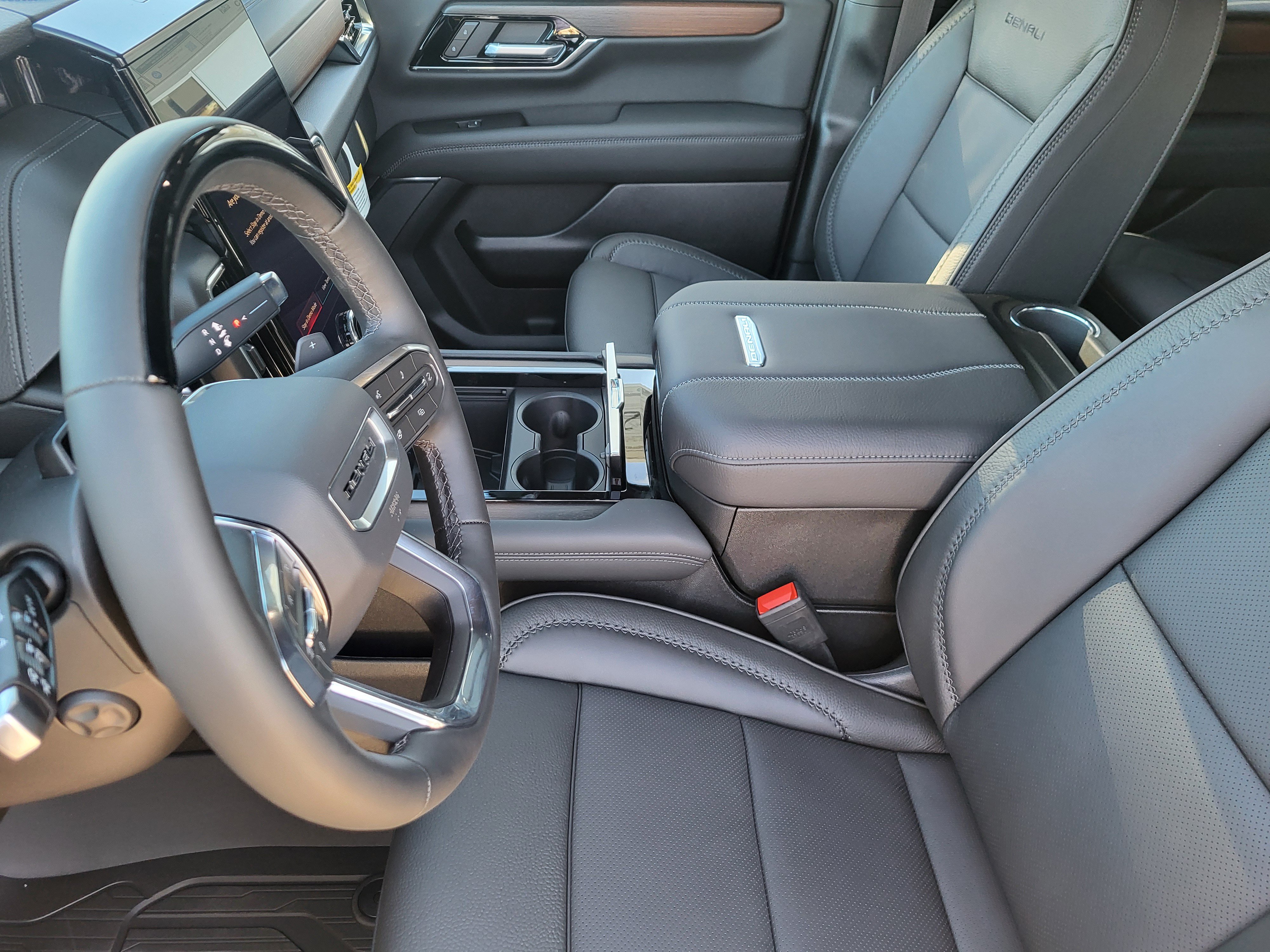 New 2027 GMC Yukon XL Denali w/ Denali Reserve Package AWD/4WD image 13