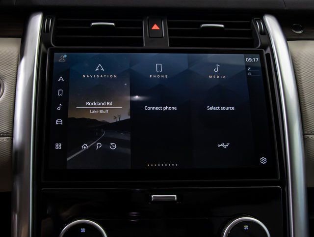 Used 2026 Land Rover Discovery Dynamic SE image 18