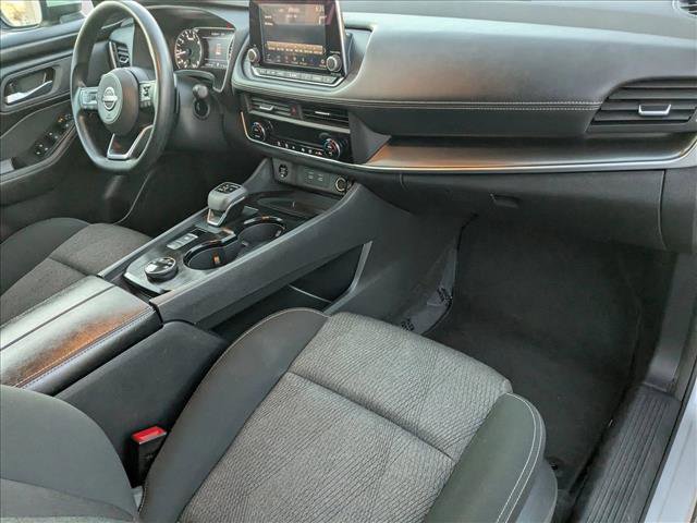Used 2024 Nissan Rogue SV image 21