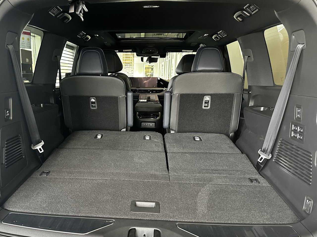 New 2027 INFINITI QX80 Sensory w/ Sport Exterior Package AWD/4WD image 10