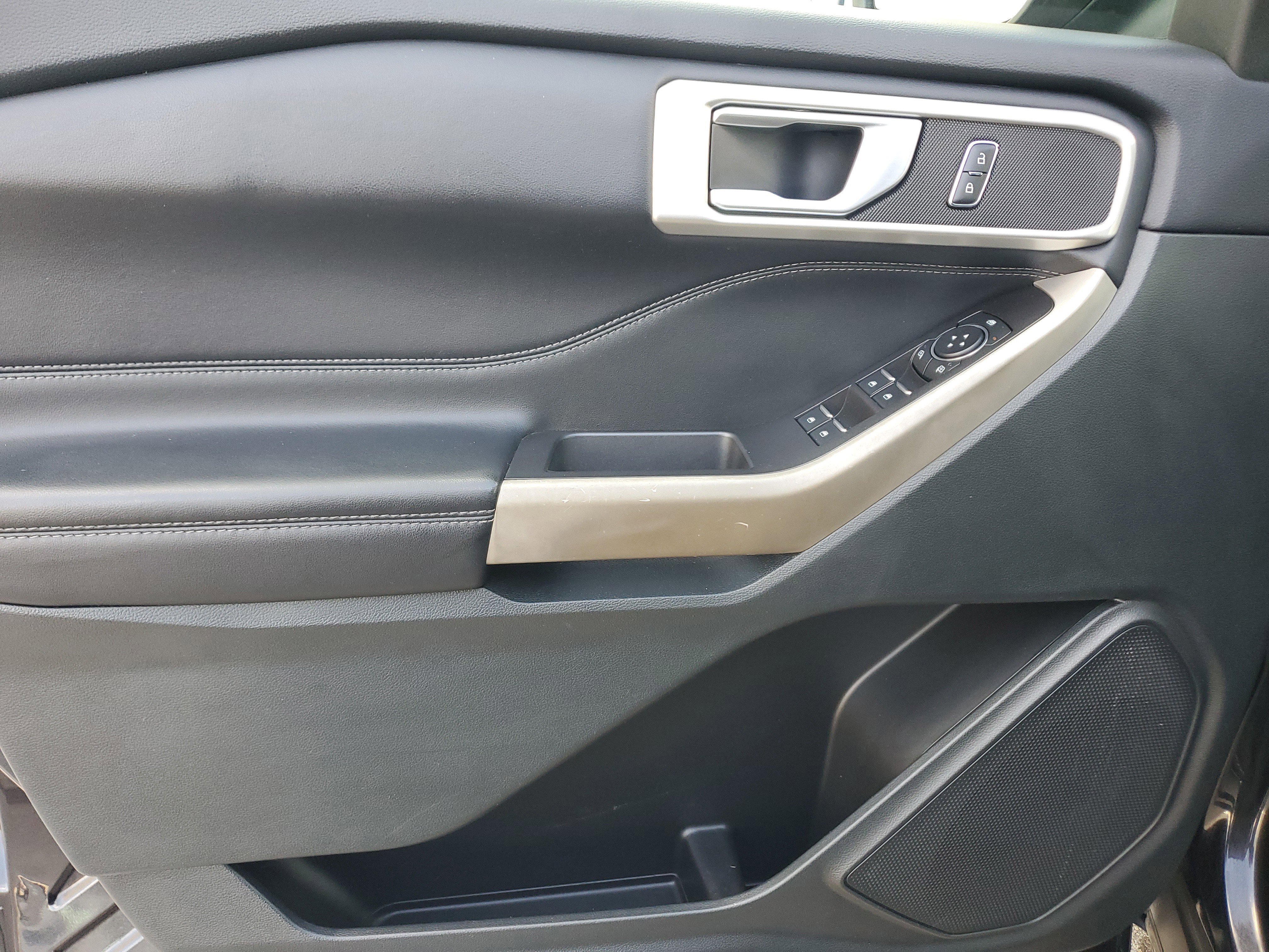 Used 2023 Ford Explorer XLT image 29