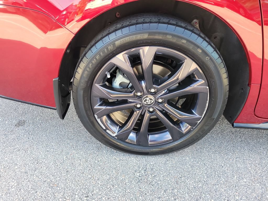 Used 2025 Toyota Sienna XSE FWD image 31