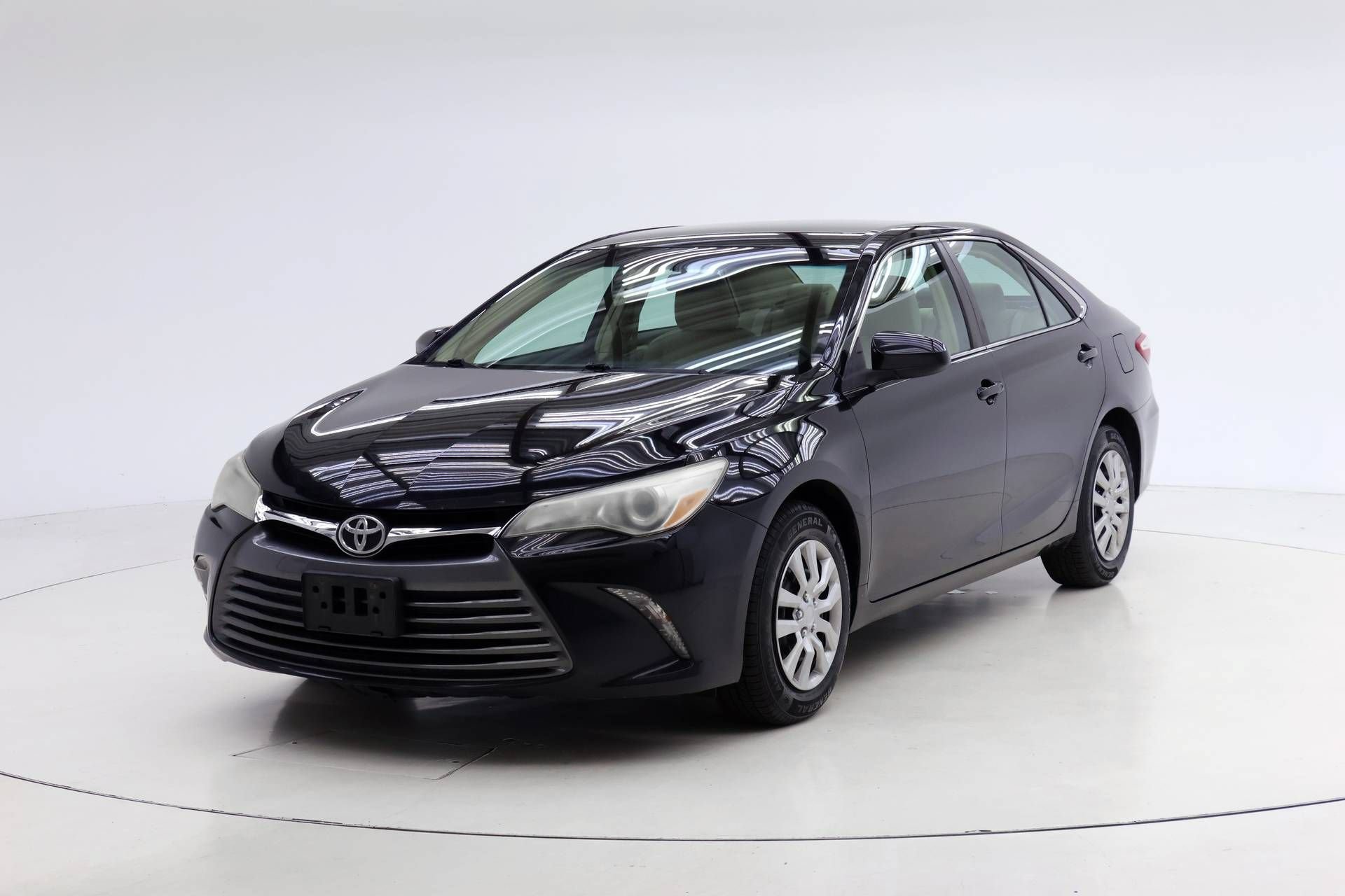 Used 2015 Toyota Camry LE FWD image 1