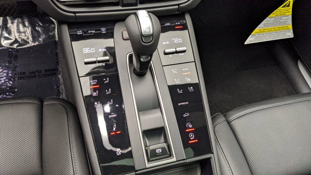 Certified 2024 Porsche Macan S AWD/4WD image 36
