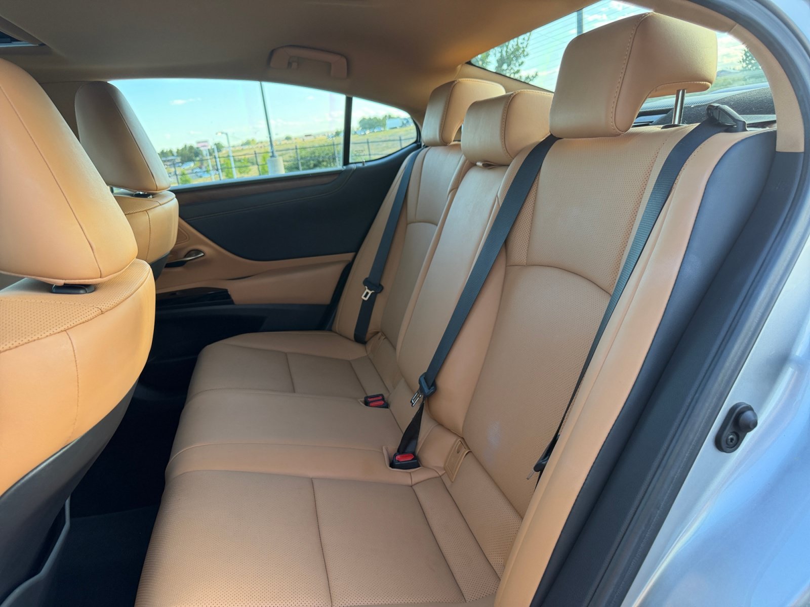 Used 2024 Lexus ES 300h w/ Premium Package FWD image 17