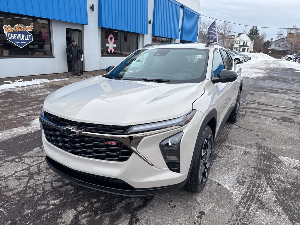 Used 2026 Chevrolet Trax RS w/ Sunroof Package image 2