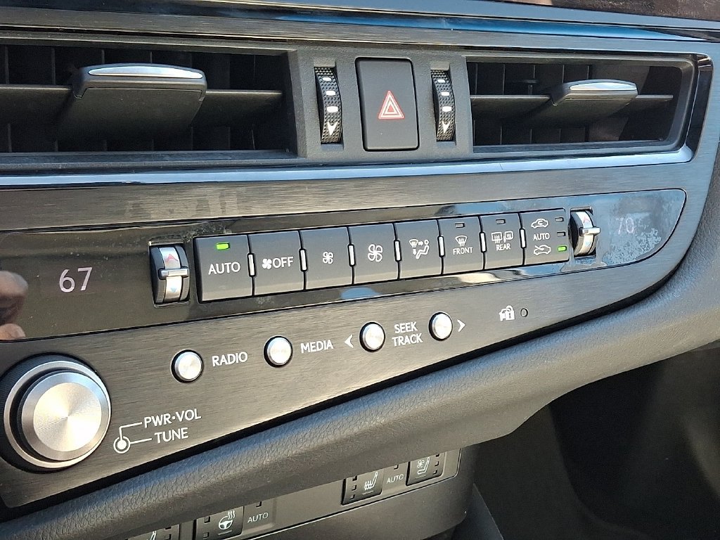 Used 2023 Lexus ES 250 w/ Premium Package AWD/4WD image 18