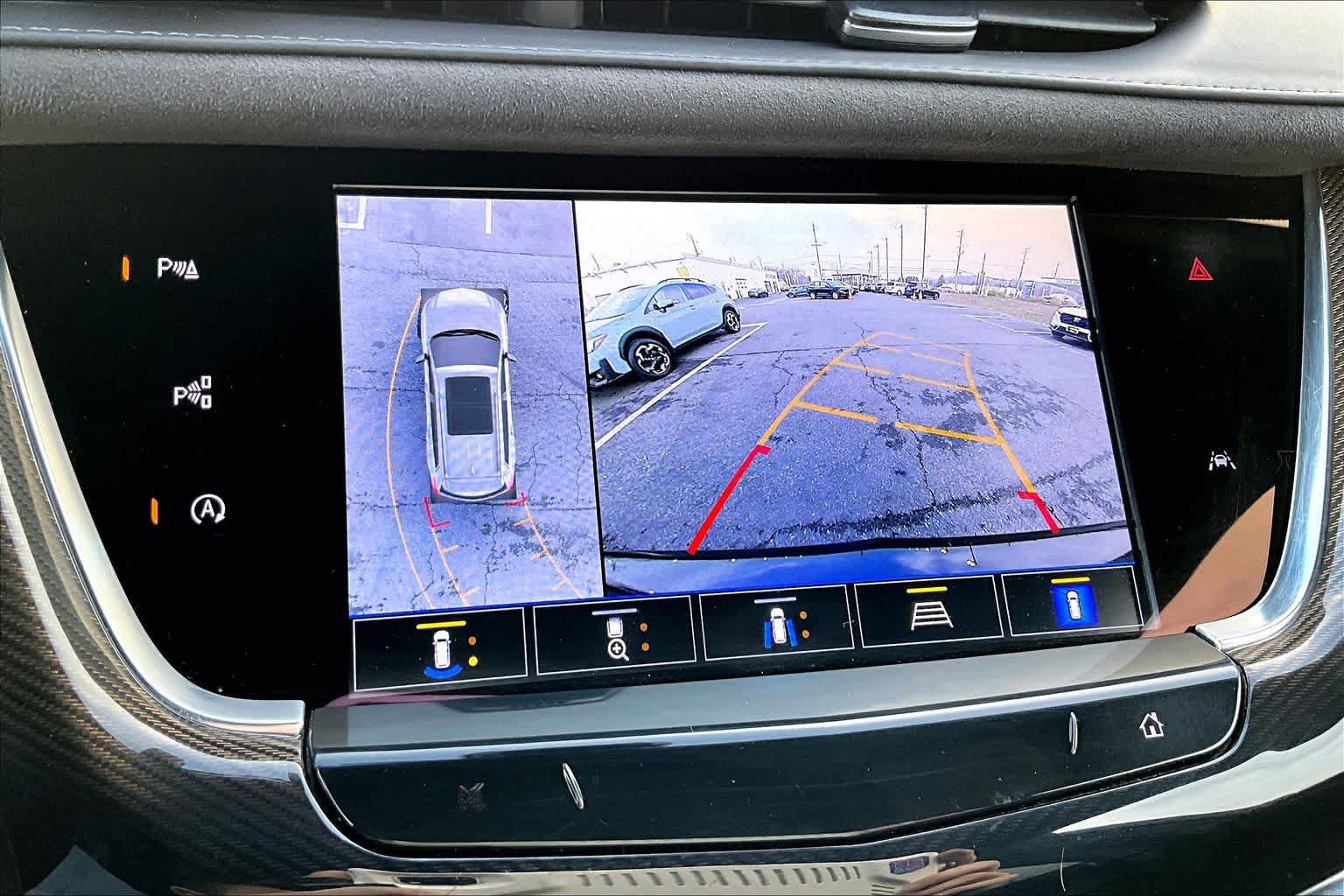 Used 2024 Cadillac XT6 Sport w/ Platinum Package image 27
