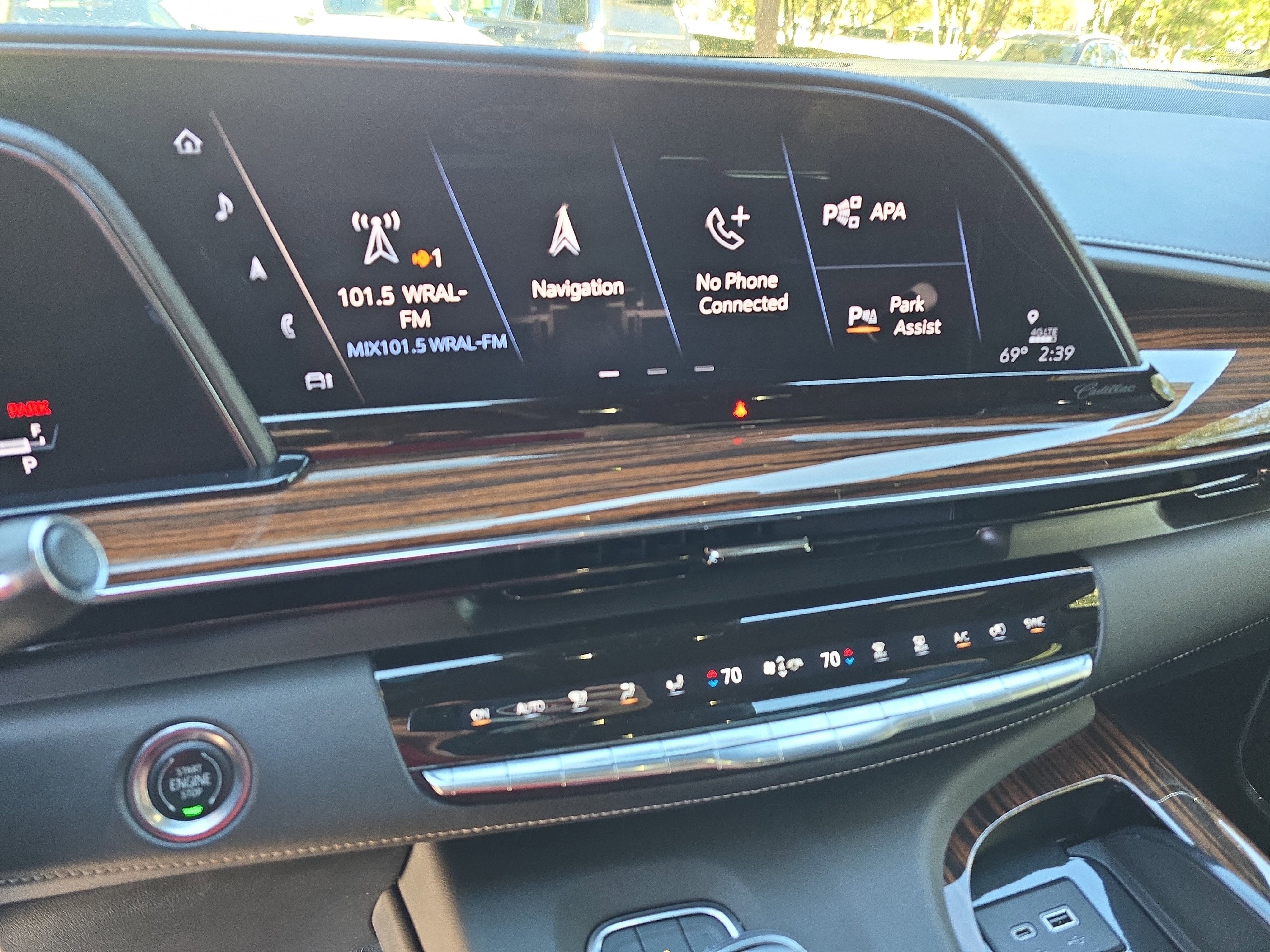 Used 2021 Cadillac Escalade ESV Premium Luxury image 21