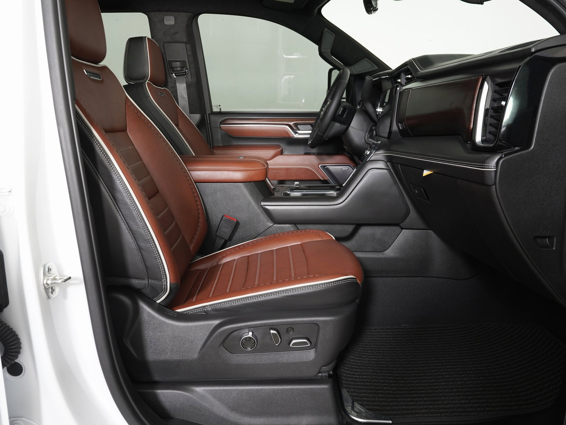 Used 2025 GMC Sierra 3500 Denali Ultimate image 10