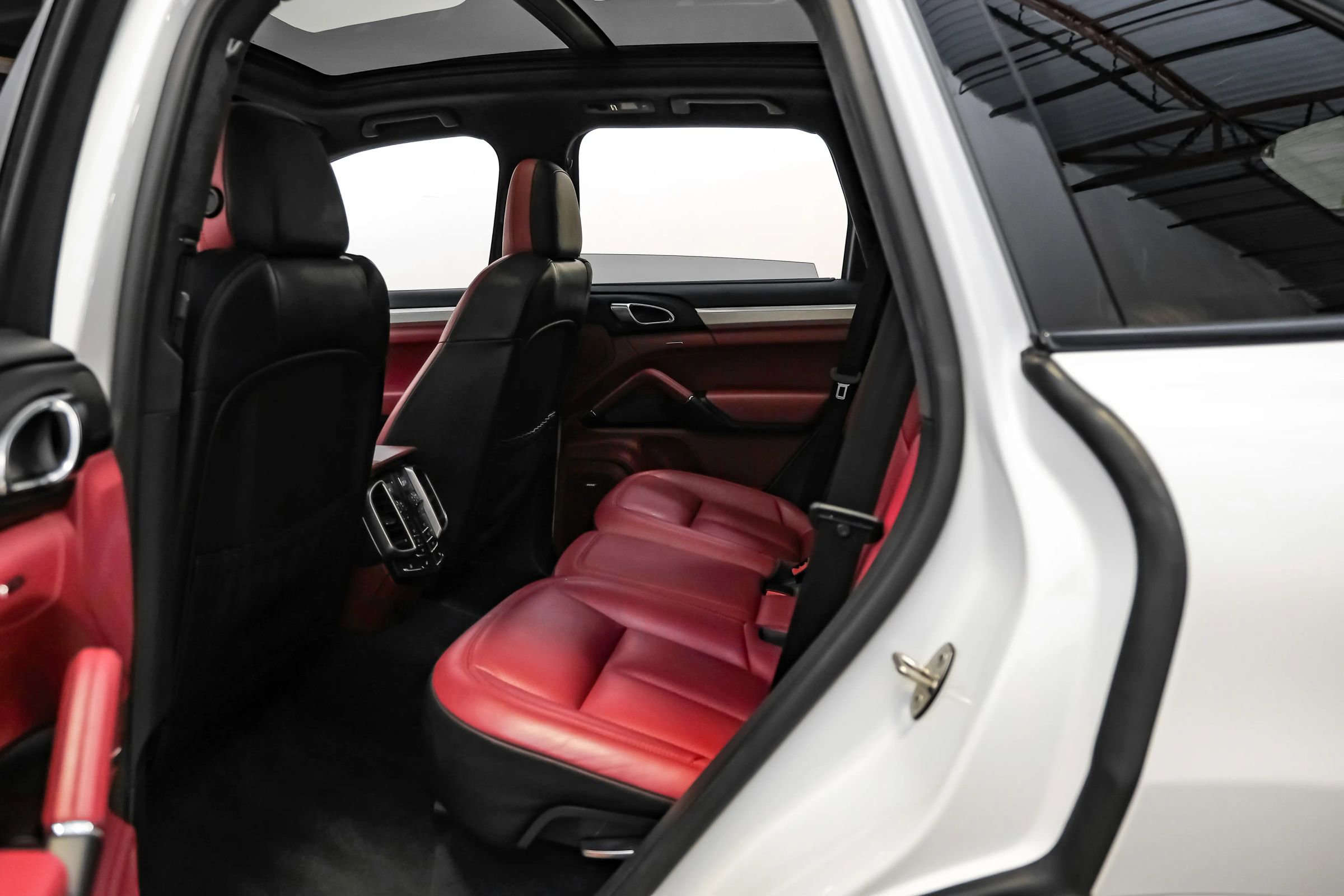 Used 2017 Porsche Cayenne GTS image 31