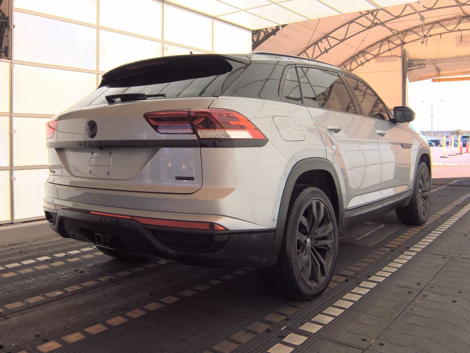 Used 2020 Volkswagen Atlas Cross Sport SEL Premium AWD/4WD image 7