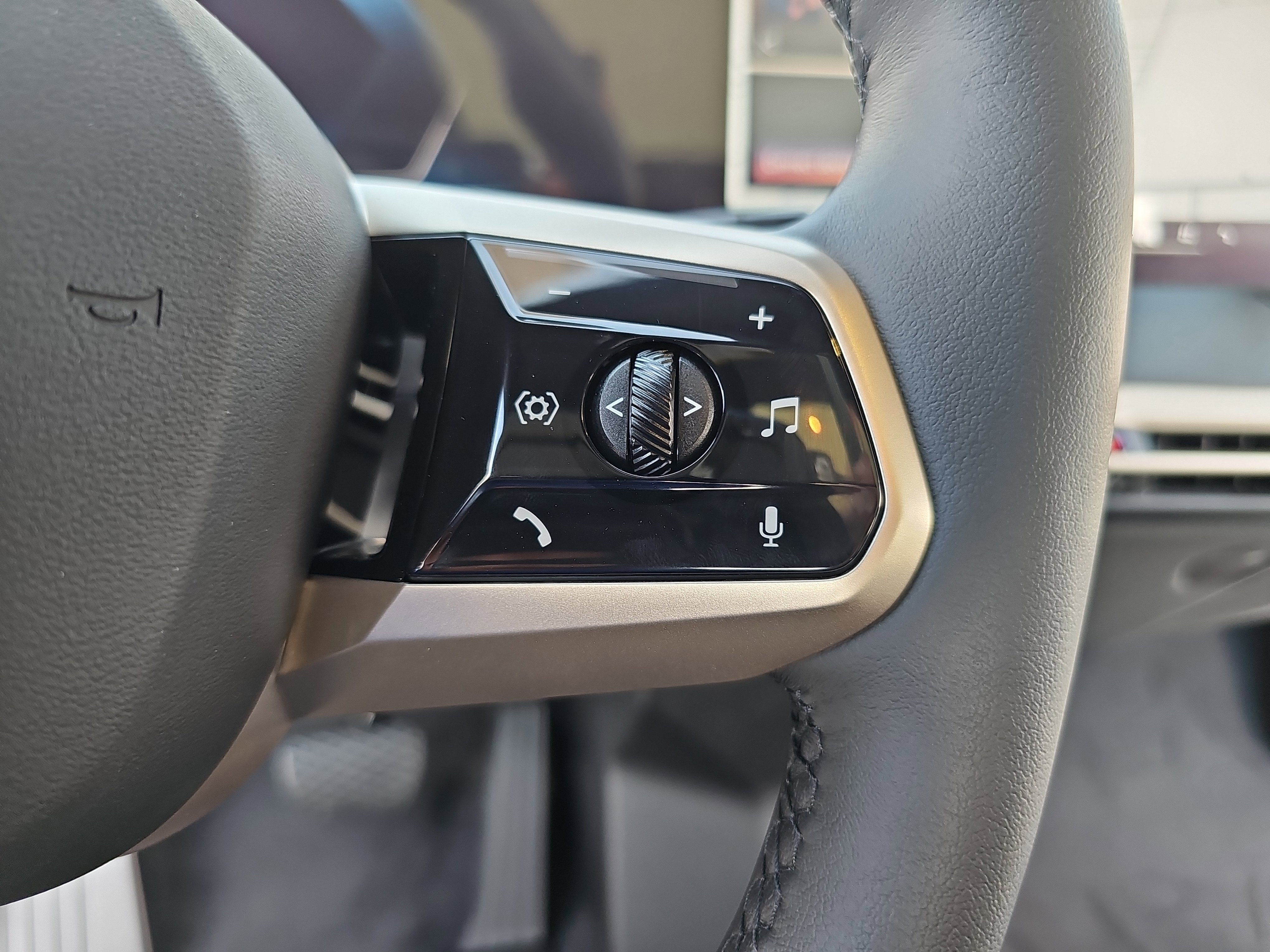 New 2026 BMW iX xDrive60 w/ Premium Package image 18