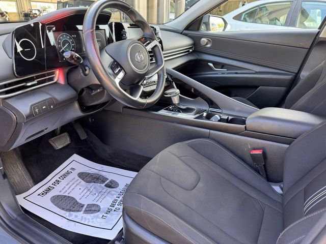 Used 2022 Hyundai Elantra SEL w/ Convenience + Premium Package FWD image 10