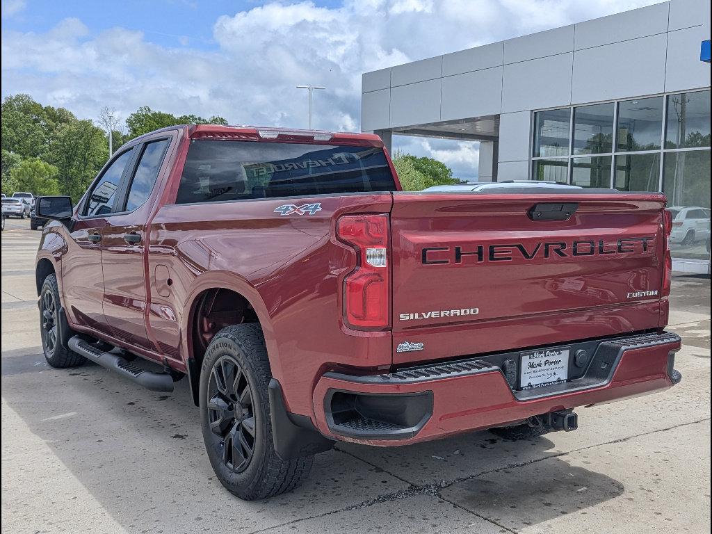 Used 2019 Chevrolet Silverado 1500 Custom w/ Custom Value Package AWD/4WD image 8