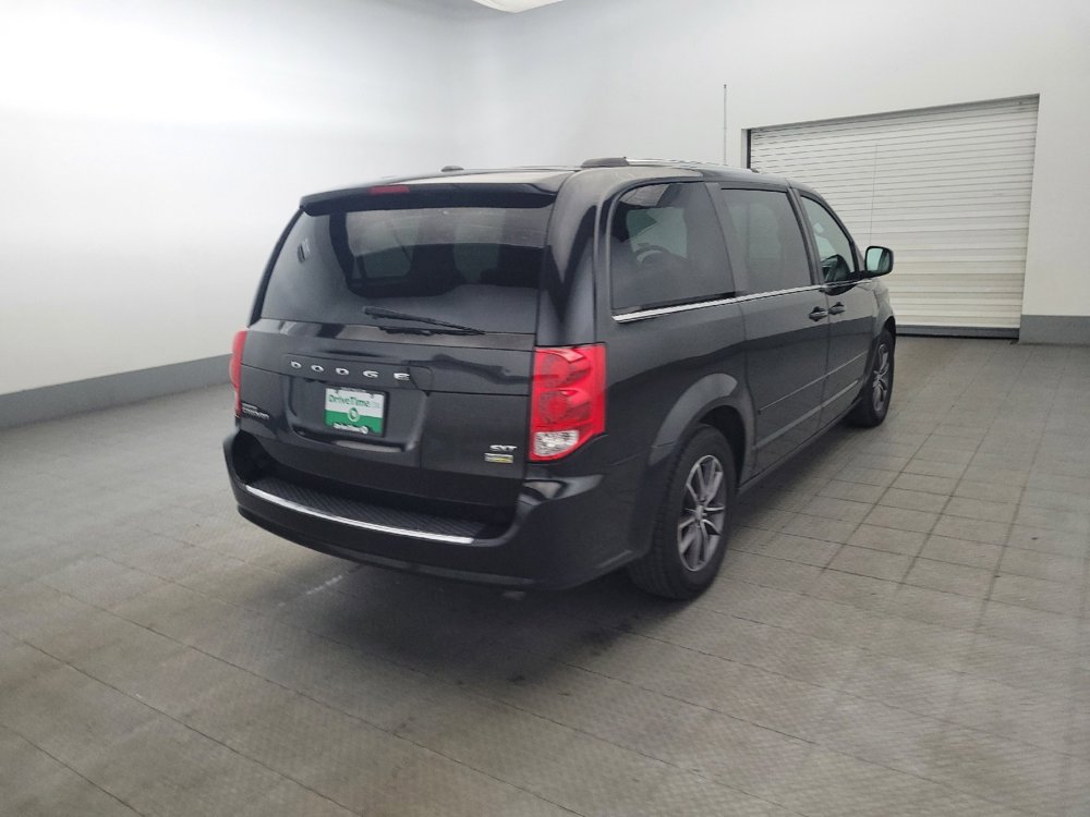 Used 2017 Dodge Grand Caravan SXT image 9