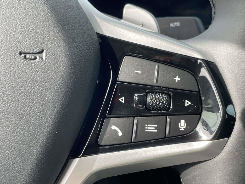 Used 2025 BMW 330i xDrive Sedan w/ Convenience Package AWD/4WD image 13