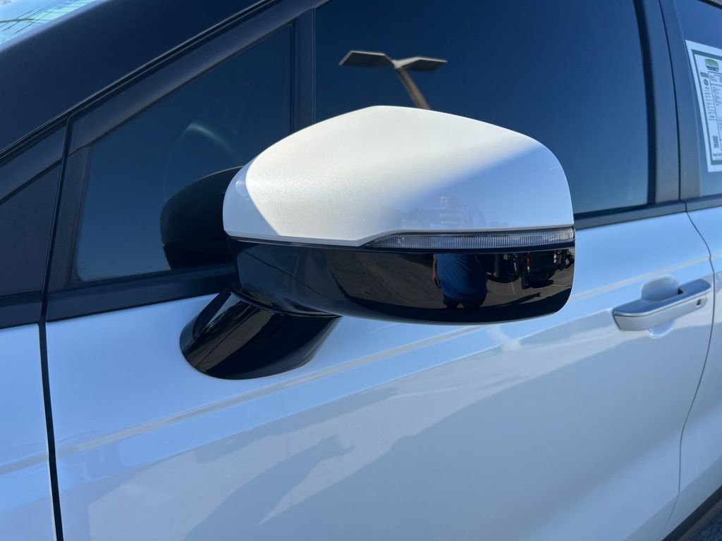 Used 2023 Kia Carnival EX image 20