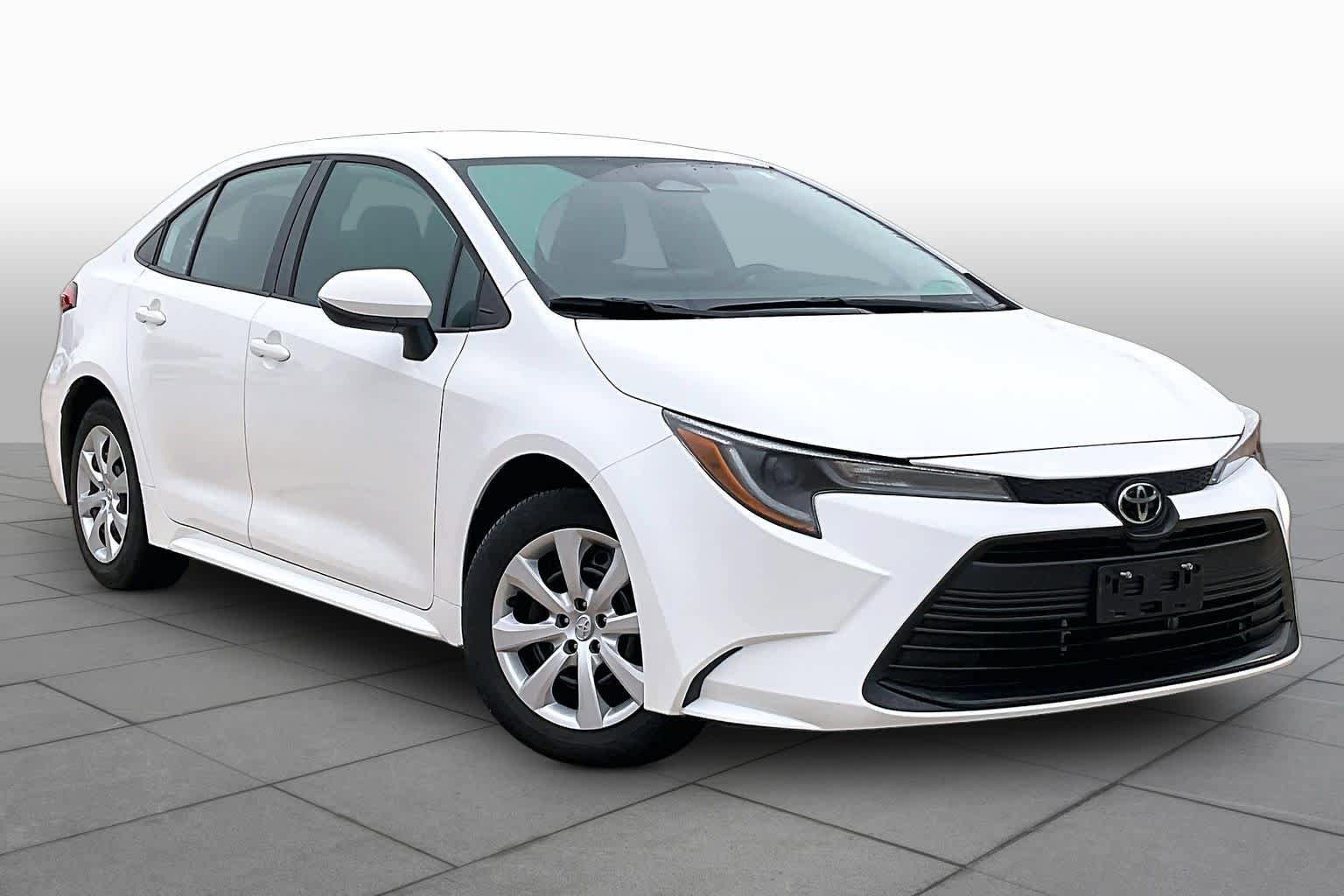 Used 2024 Toyota Corolla LE FWD image 3