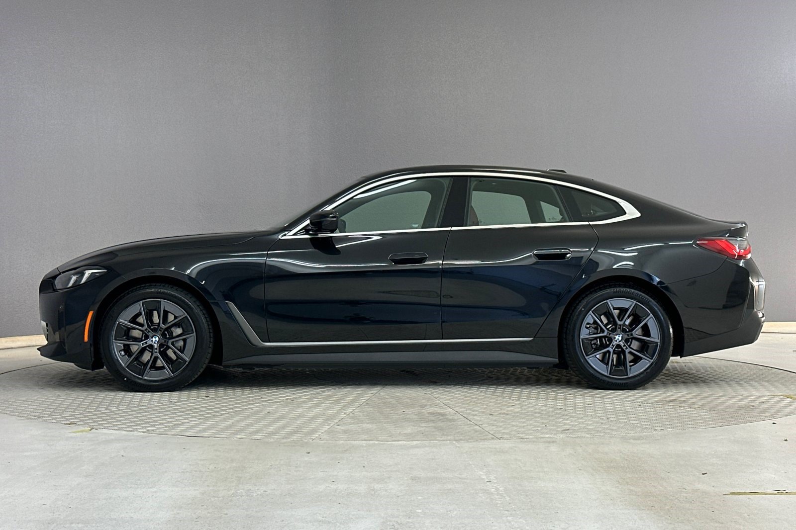 Used 2025 BMW i4 eDrive40 RWD image 2