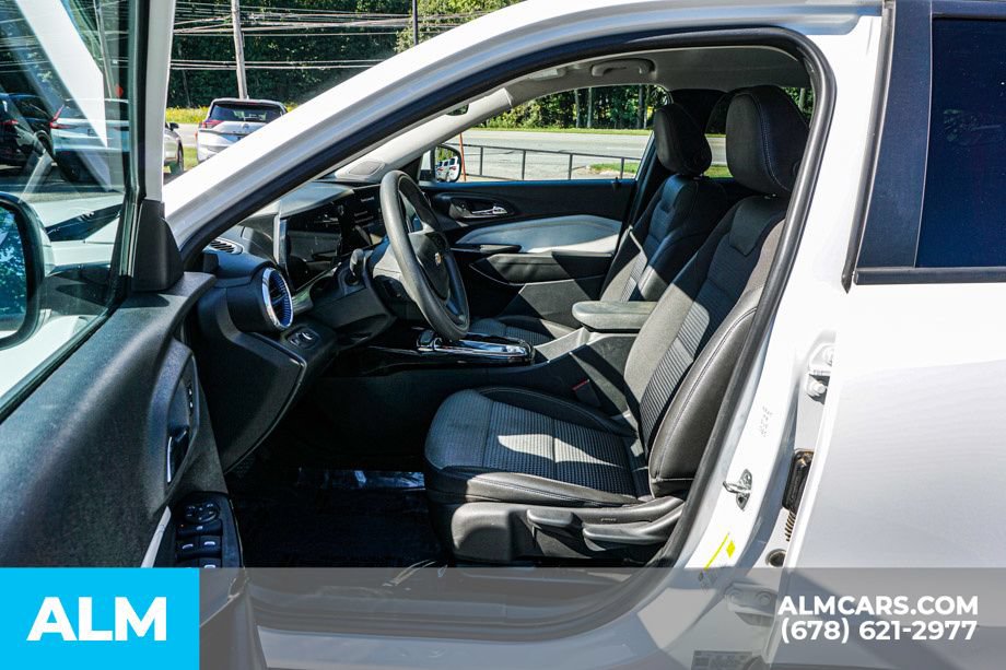 Used 2025 Chevrolet Trax LT FWD image 18