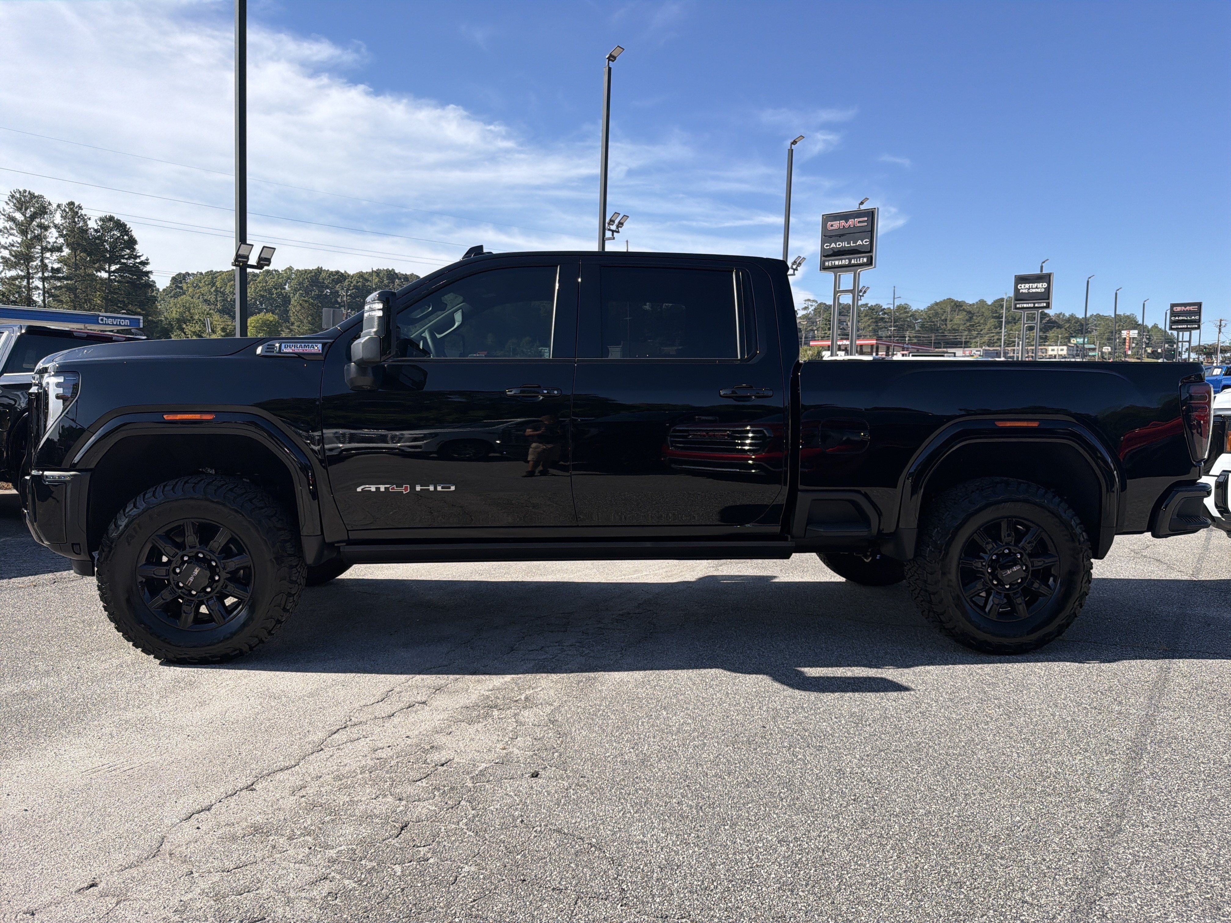 Used 2025 GMC Sierra 2500 AT4 w/ AT4 Premium Plus Package AWD/4WD image 9