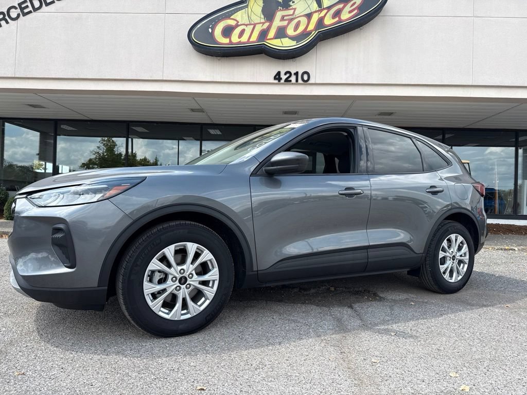 Used 2025 Ford Escape Active w/ Active Premium Tech Pack FWD image 5