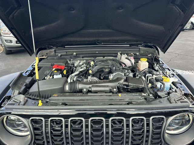 Used 2025 Jeep Gladiator Mojave w/ Convenience Group AWD/4WD image 28