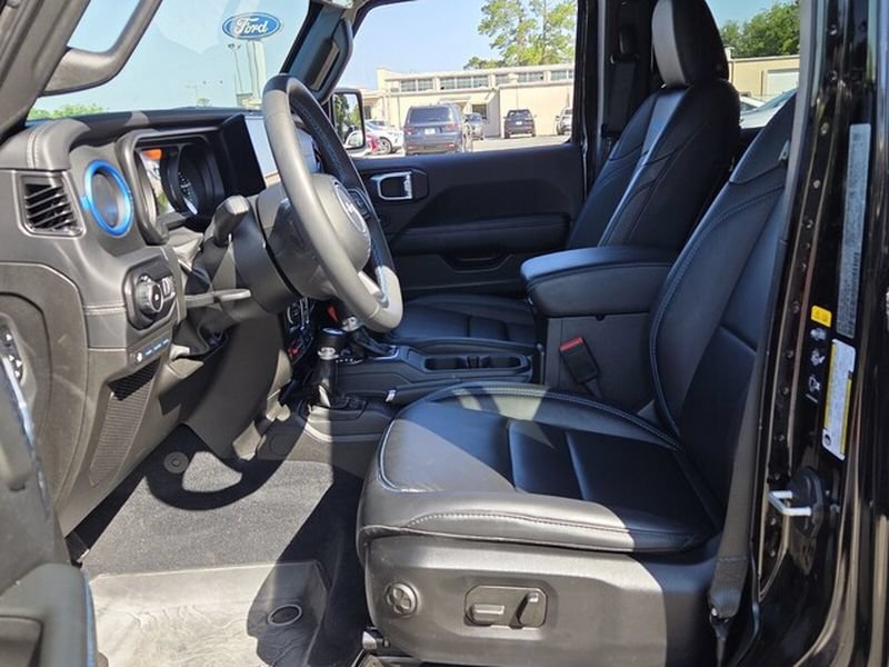 Used 2024 Jeep Wrangler Unlimited Rubicon 4xe AWD/4WD image 6