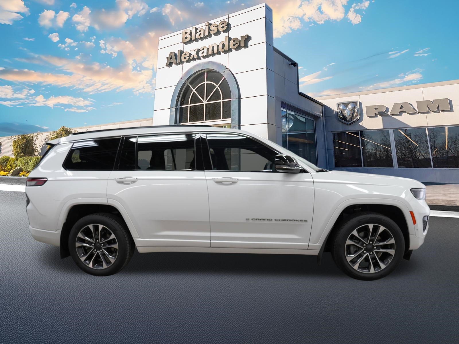 Used 2021 Jeep Grand Cherokee L Overland w/ Advanced Protech Group III image 2