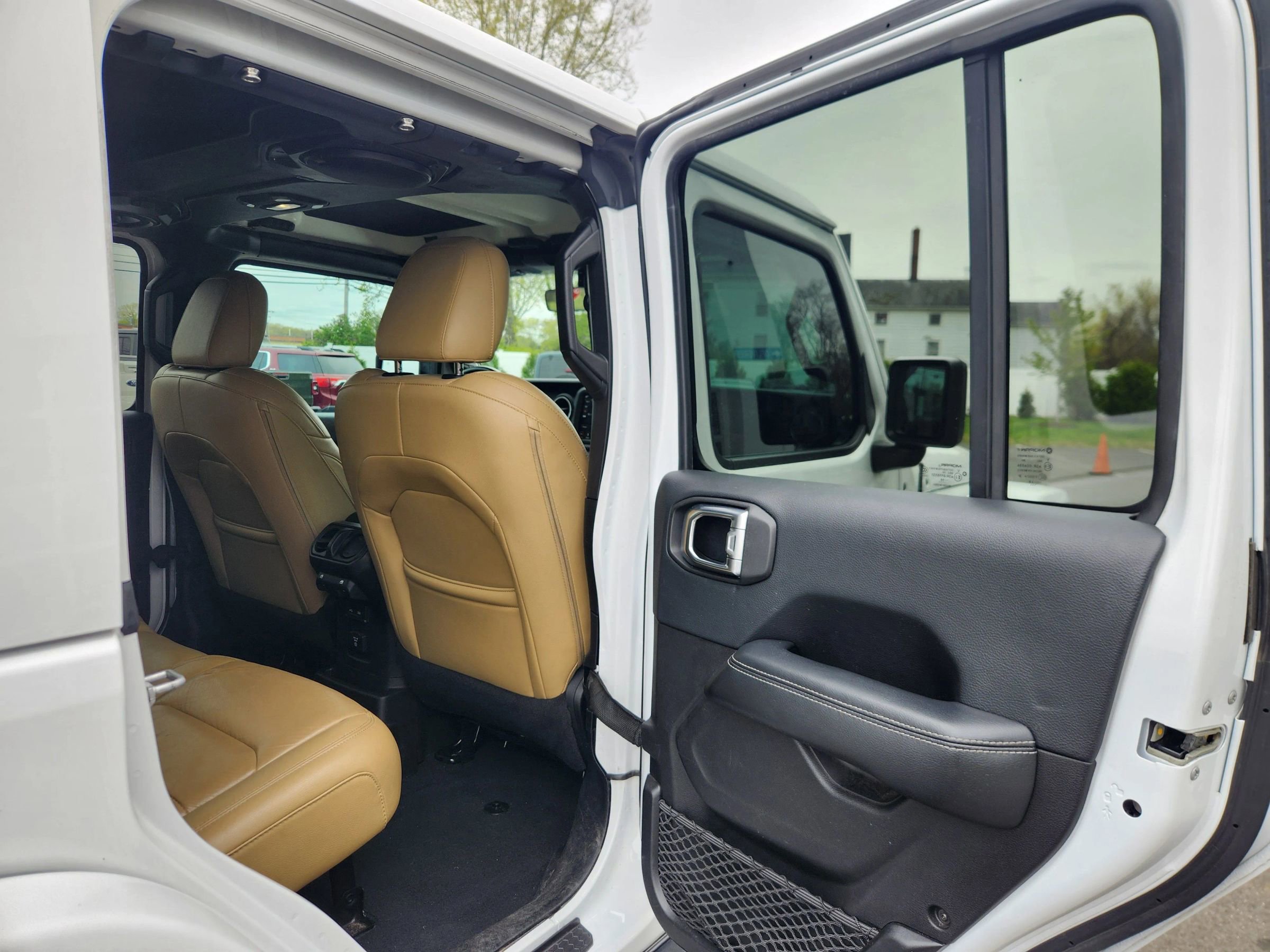 Used 2018 Jeep Wrangler Unlimited Sahara w/ Dual Top Group AWD/4WD image 45
