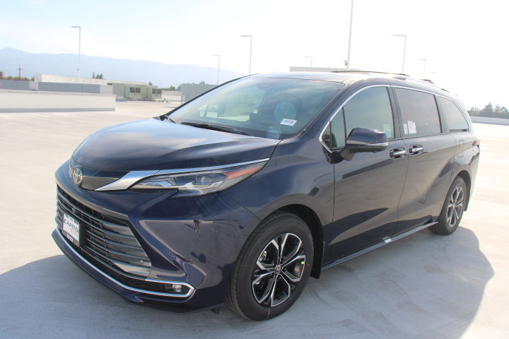 New 2026 Toyota Sienna Platinum AWD/4WD image 6