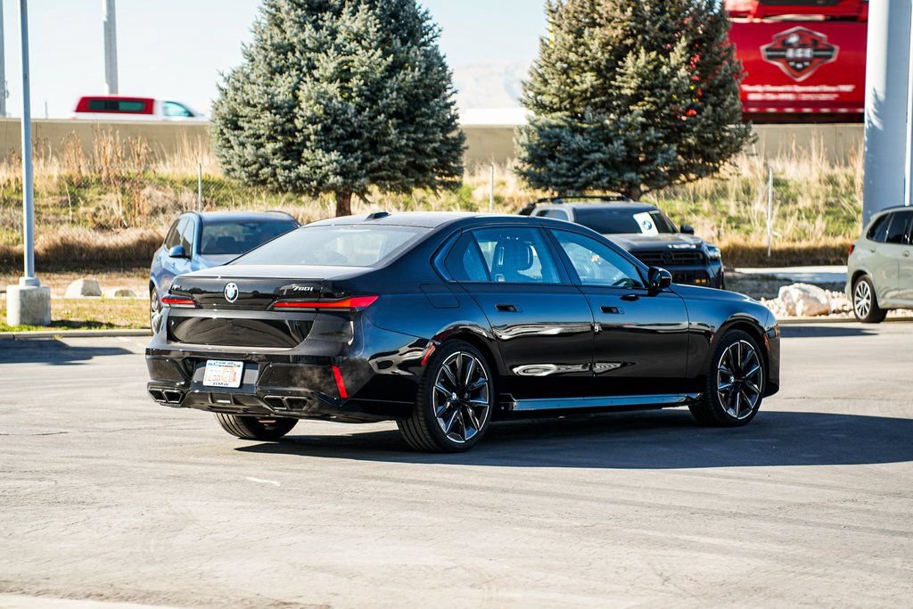 Used 2025 BMW 760i xDrive w/ Executive Package AWD/4WD image 5