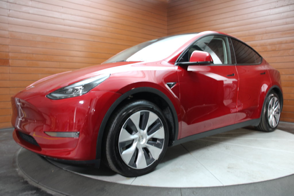 Used 2024 Tesla Model Y Long Range AWD/4WD image 4