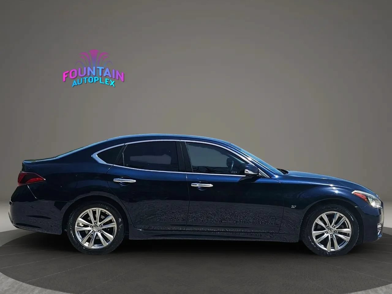 Used 2018 INFINITI Q70 Luxe RWD image 7