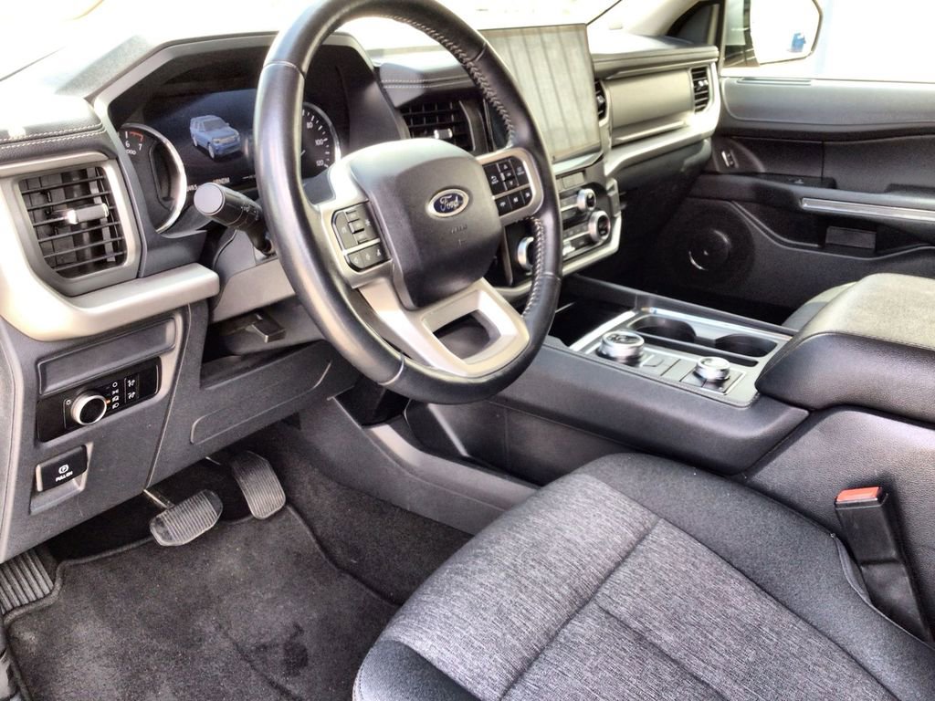 Used 2024 Ford Expedition XLT image 10