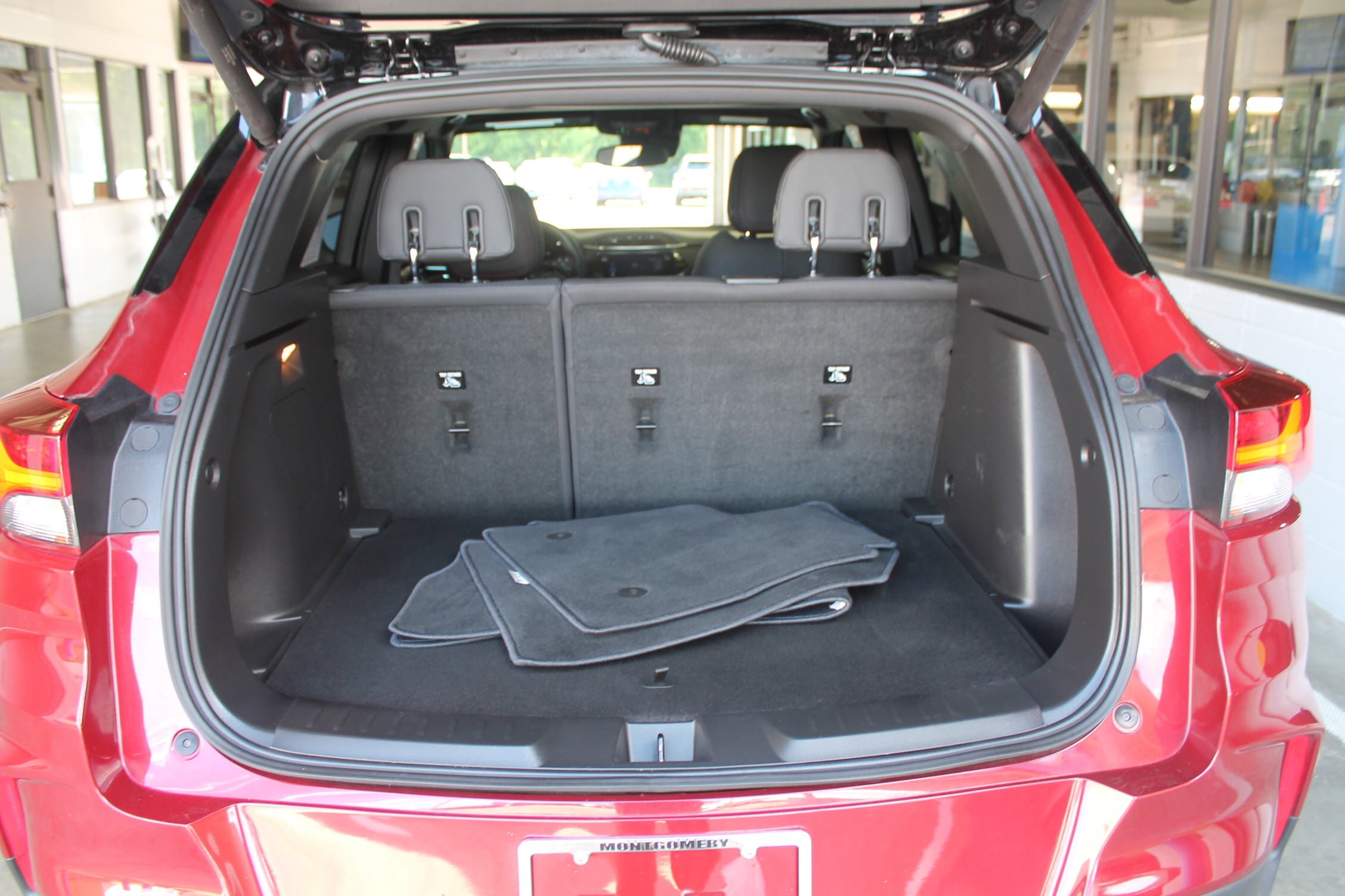 Used 2023 Chevrolet TrailBlazer RS w/ Sun and Liftgate Package FWD image 22
