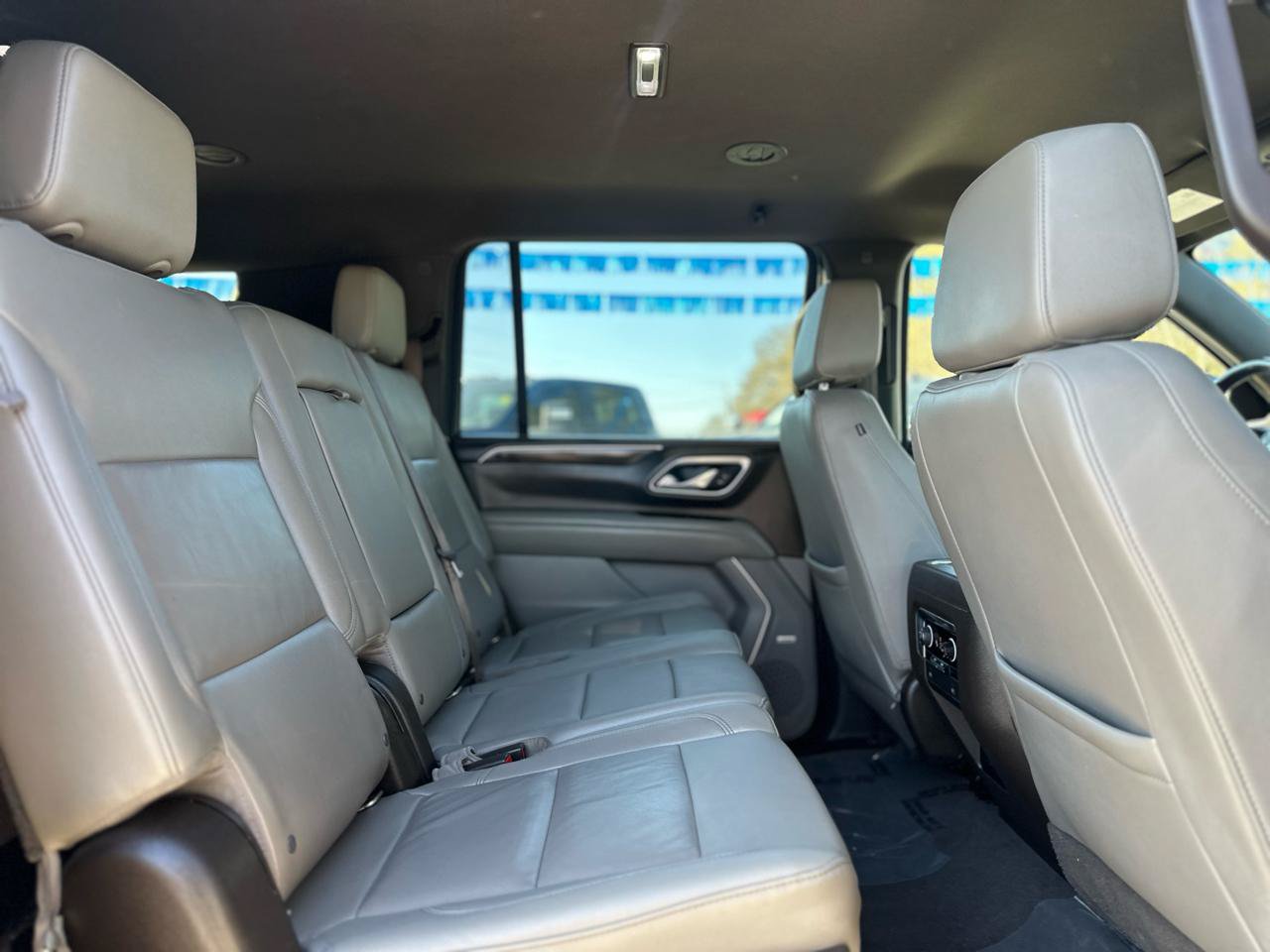 Used 2021 Chevrolet Suburban LT RWD image 17