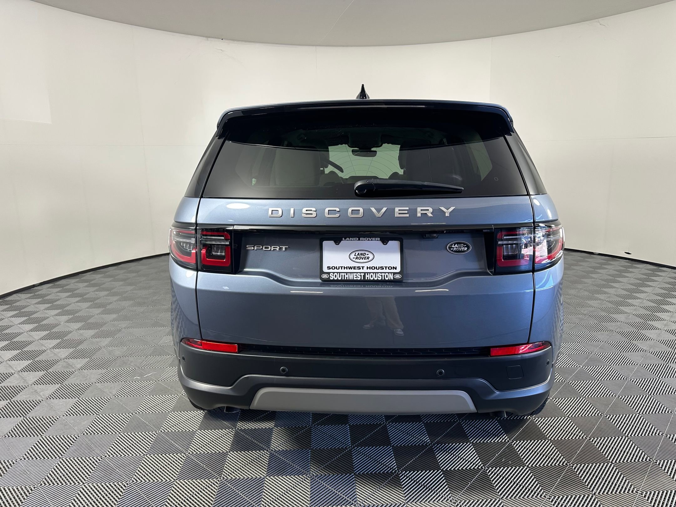 Used 2023 Land Rover Discovery Sport S image 9