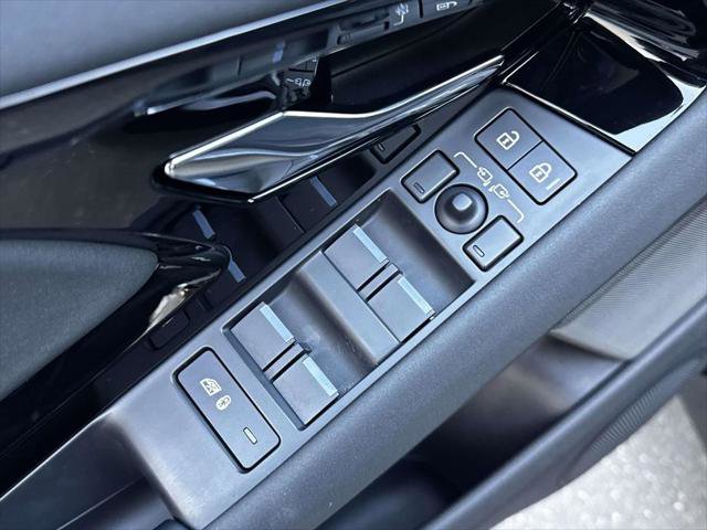 Used 2025 Land Rover Range Rover Evoque Dynamic SE image 15