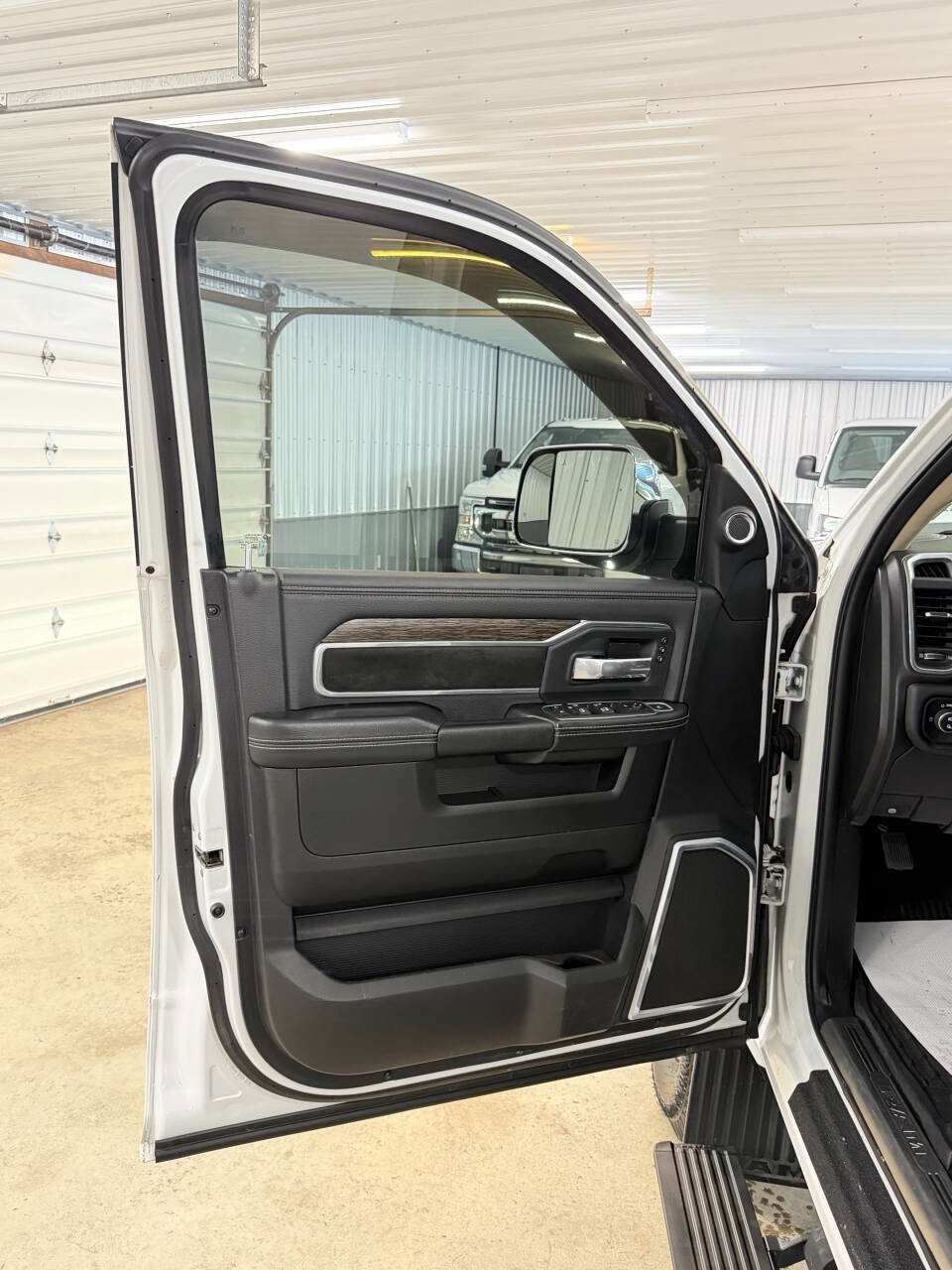 Used 2019 RAM 3500 Laramie image 20
