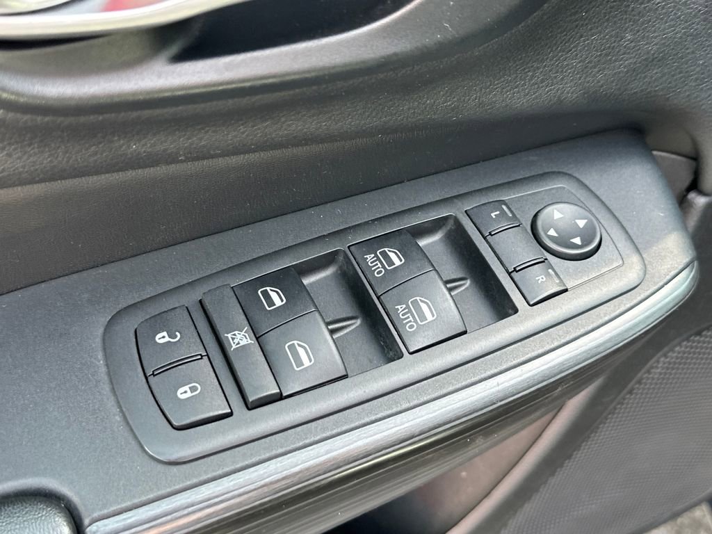 Used 2015 Jeep Cherokee Limited image 11