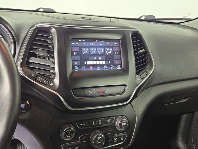 Used 2019 Jeep Cherokee Latitude Plus w/ Comfort/Convenience Group image 18