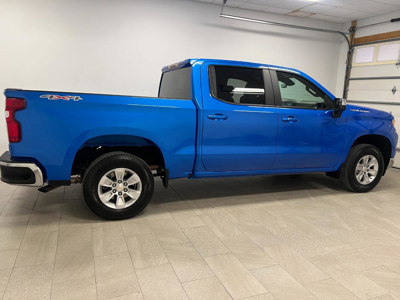 Used 2025 Chevrolet Silverado 1500 LT image 7