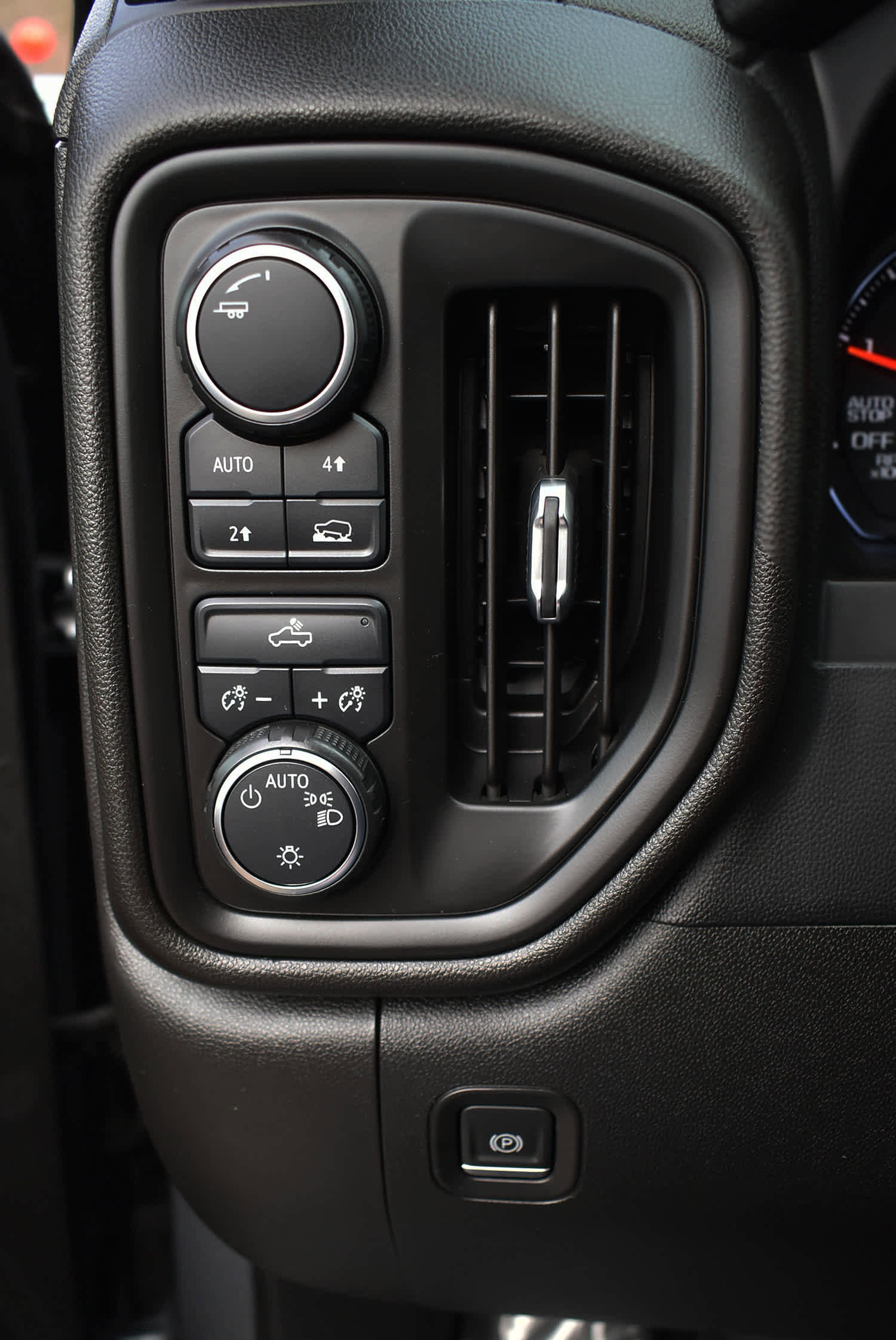 Used 2020 Chevrolet Silverado 1500 Custom w/ Custom Value Package image 18