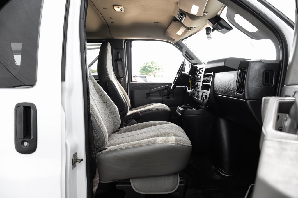 Used 2021 Chevrolet Express 3500 LS w/ Chrome Appearance Package RWD image 36