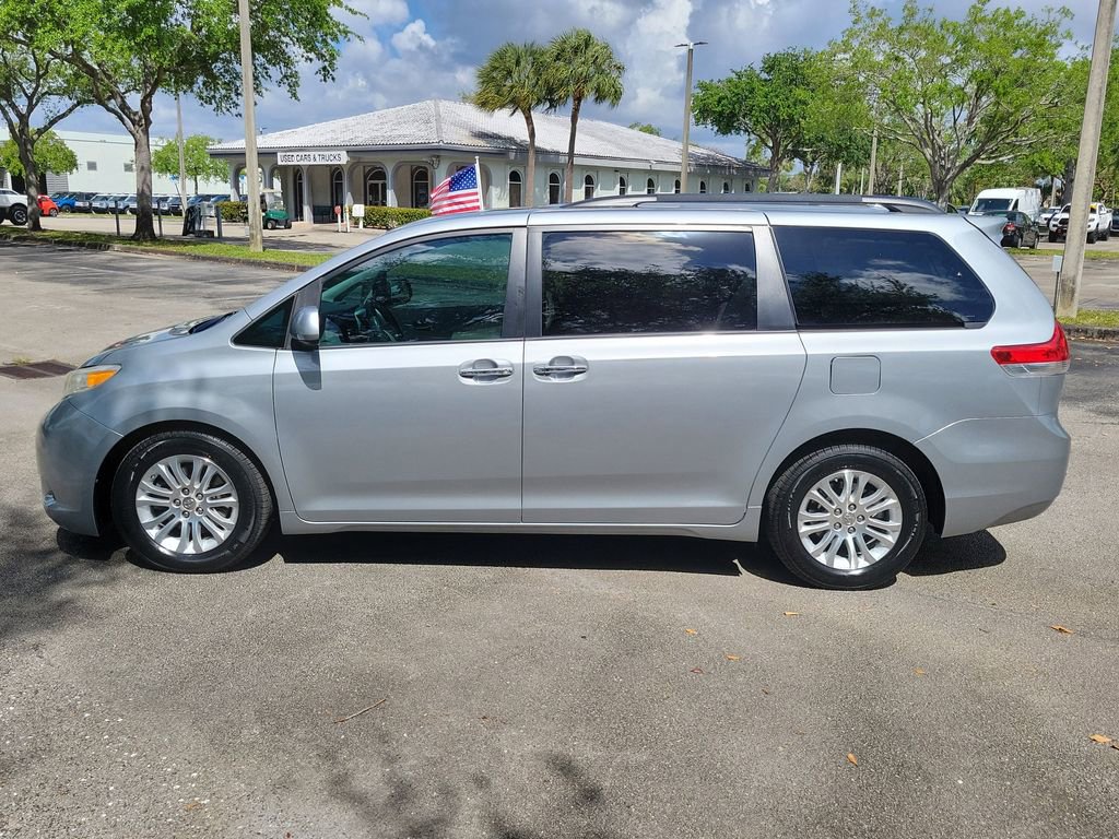 Used 2014 Toyota Sienna XLE w/ XLE Premium Package image 8