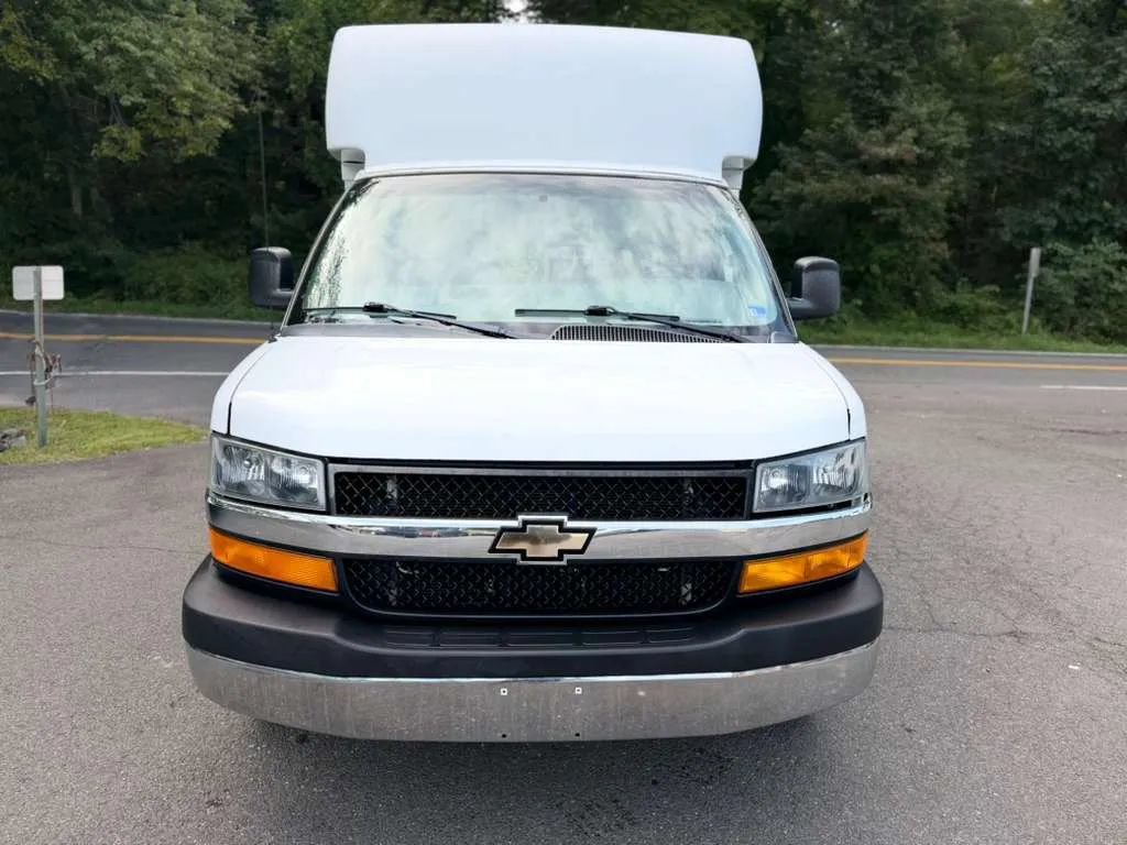Used 2016 Chevrolet Express 3500 RWD image 2